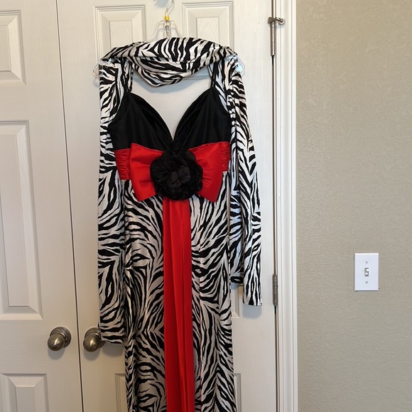 Jovani Silk Prom Dress - Picture 8 of 10